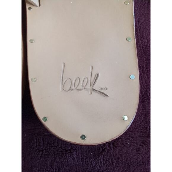 Beek Leather Toe-ring Sandal Gold Women's Size 7 Rare Discontinued - Picture 15 of 16